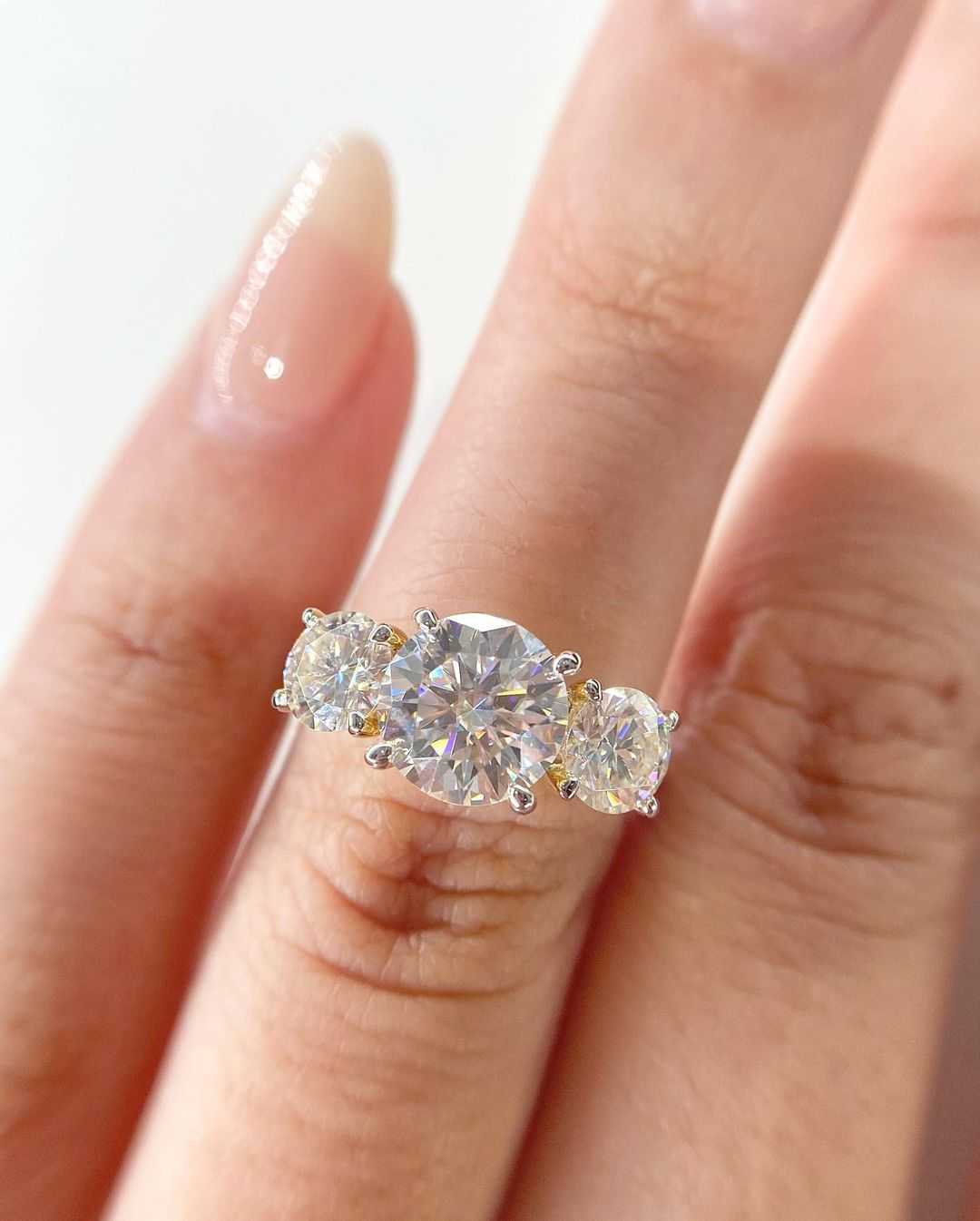 AAA Gems Three Stone Moissanite Ring Round Oval Pear Cut 14K 18K Gold Women Moissanite Engagement Ring