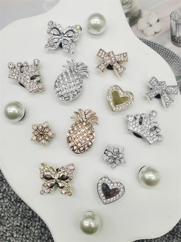 16PCS Rhinestone Pineapple Shoe Charms ABS Bling Crown Shoes Decorations Accessories DIY Lovely Silvery Clips Fit Sandals 250219