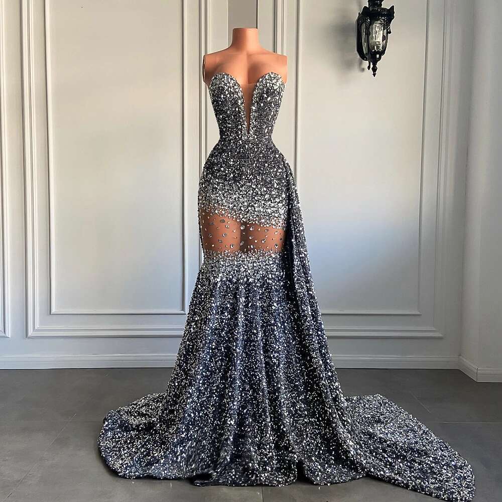Long Bright 2025 Silver Diamond Crystals Black Girl Sequins Mermaid Ball Gowns With Side Train prom