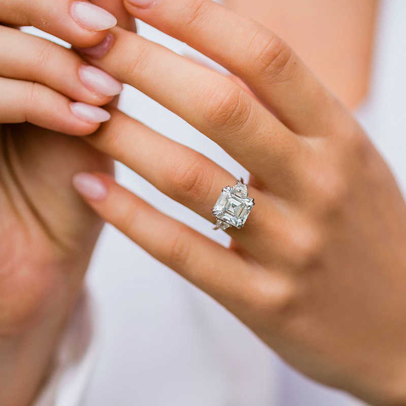 Luster High Quality Double Claws 10K/14K/18K 5.5ct Asscher Cut Moissanite Diamond Wedding Ring With Trapezoid Stones