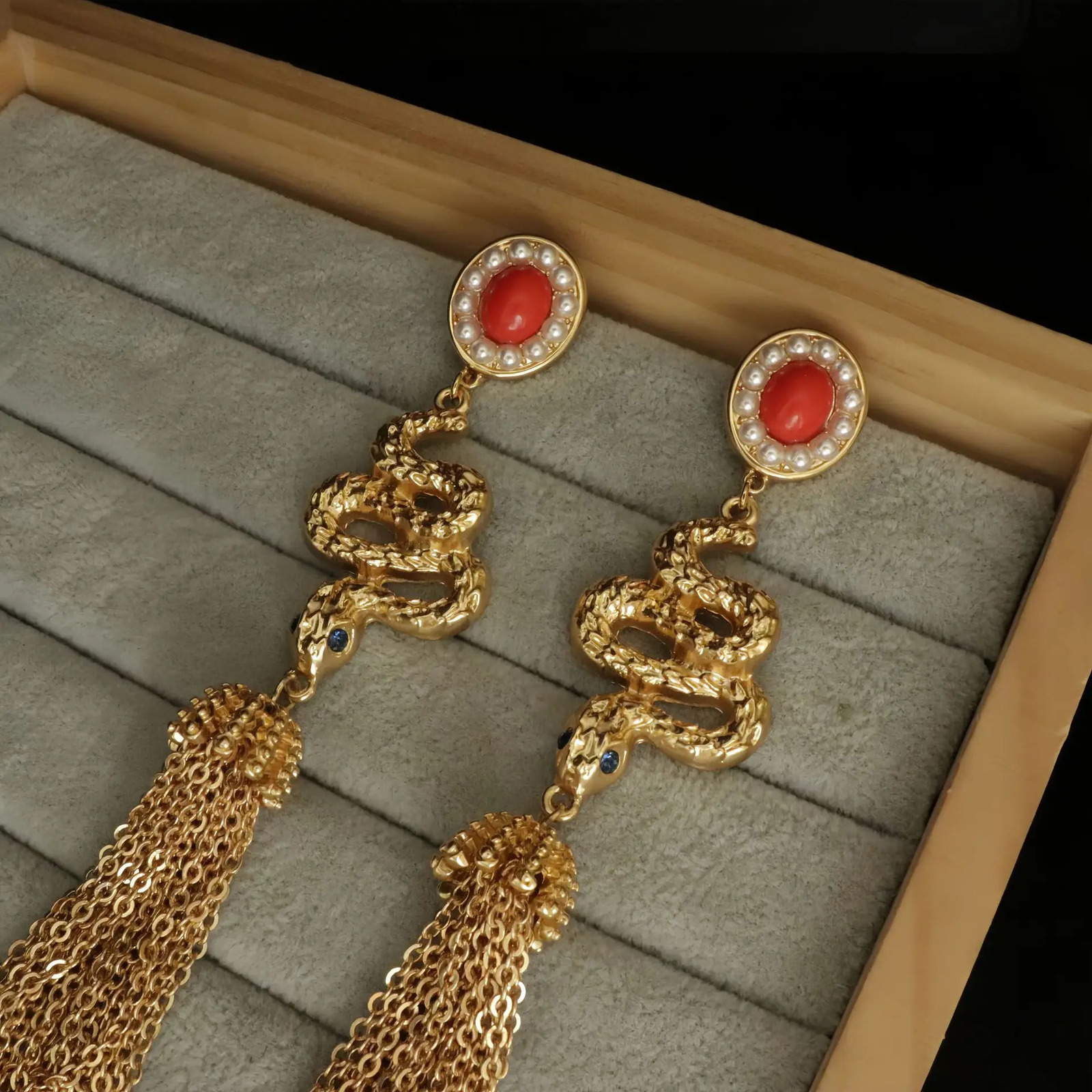 Fashion exaggerated snake tassel on stud earrings electroplated 24K gold with pearl earrings 250220