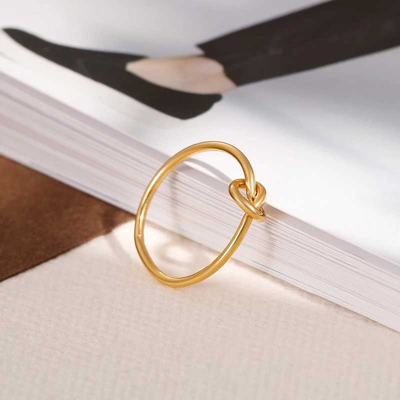 Simple Knot stainless steel ring suitable for warm girls gold silver rose gold French light luxury rings Elon unprinted jewelry gifts X250220