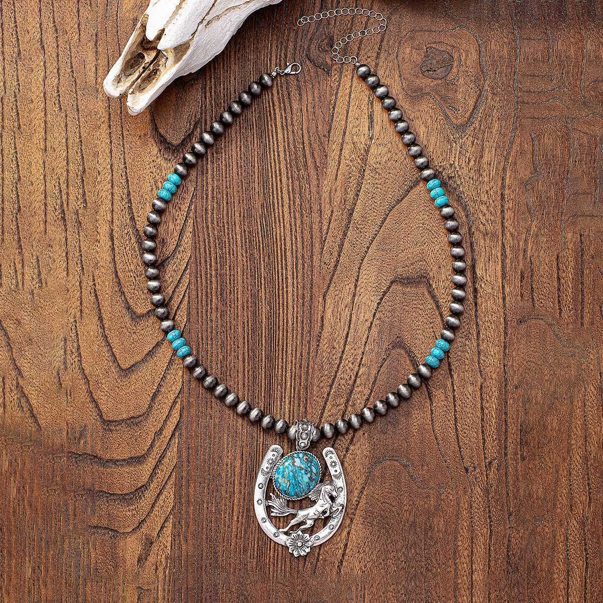 Pendant Necklaces Qingdao Daiwei Jewelry 1 turquoise horseshoe exaggerated pendant necklace H25219