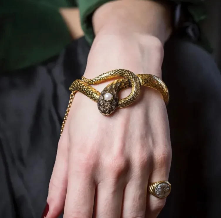 Medieval Cleopatra Pet Spirit Snake Bracelet Vintage High Appearance Temperature Bracelet High Sensation Bracelet 250220
