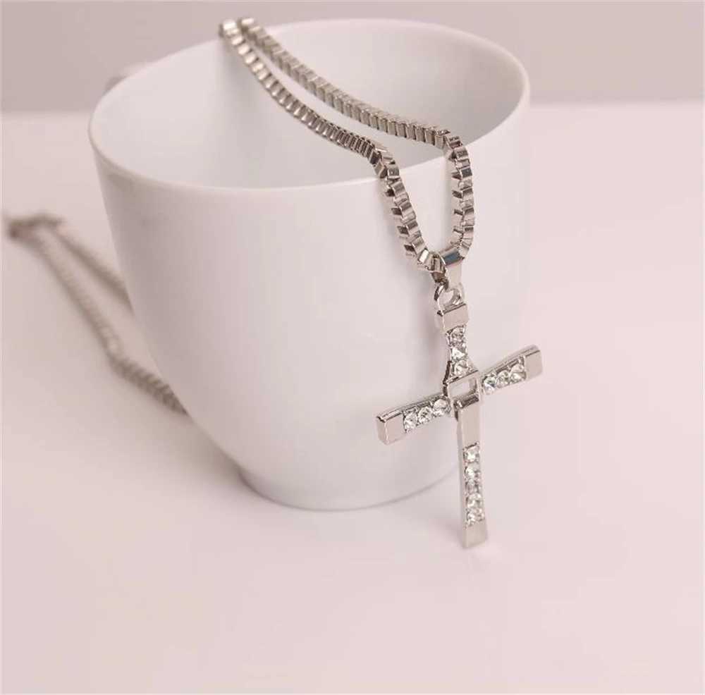 Cross Necklace Fast and Furious 8 Dominic Toretto Jewelry Classic Rhinestone Charms Cross Alloy Pendant Necklaces Men GiftsXJ250219