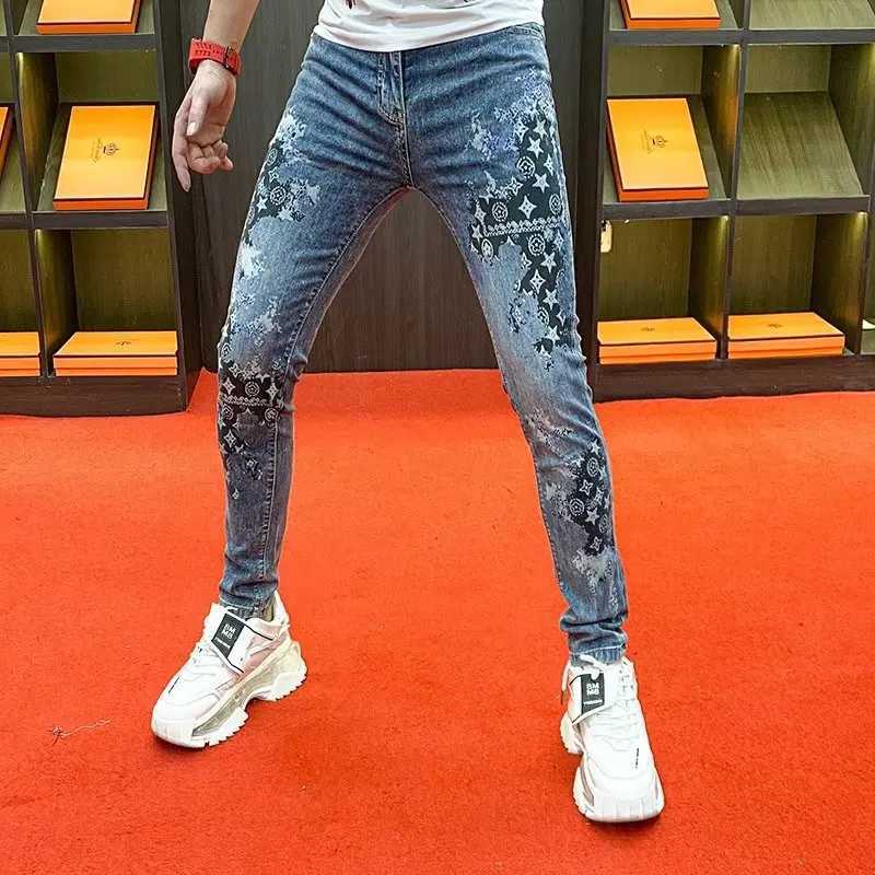 2023 Mens Skinny Jeans Brand Graffiti Printed Jeans Mens Spring Summer Personality Wash Elastic Slim Man Small Foot Denim Pants X250220