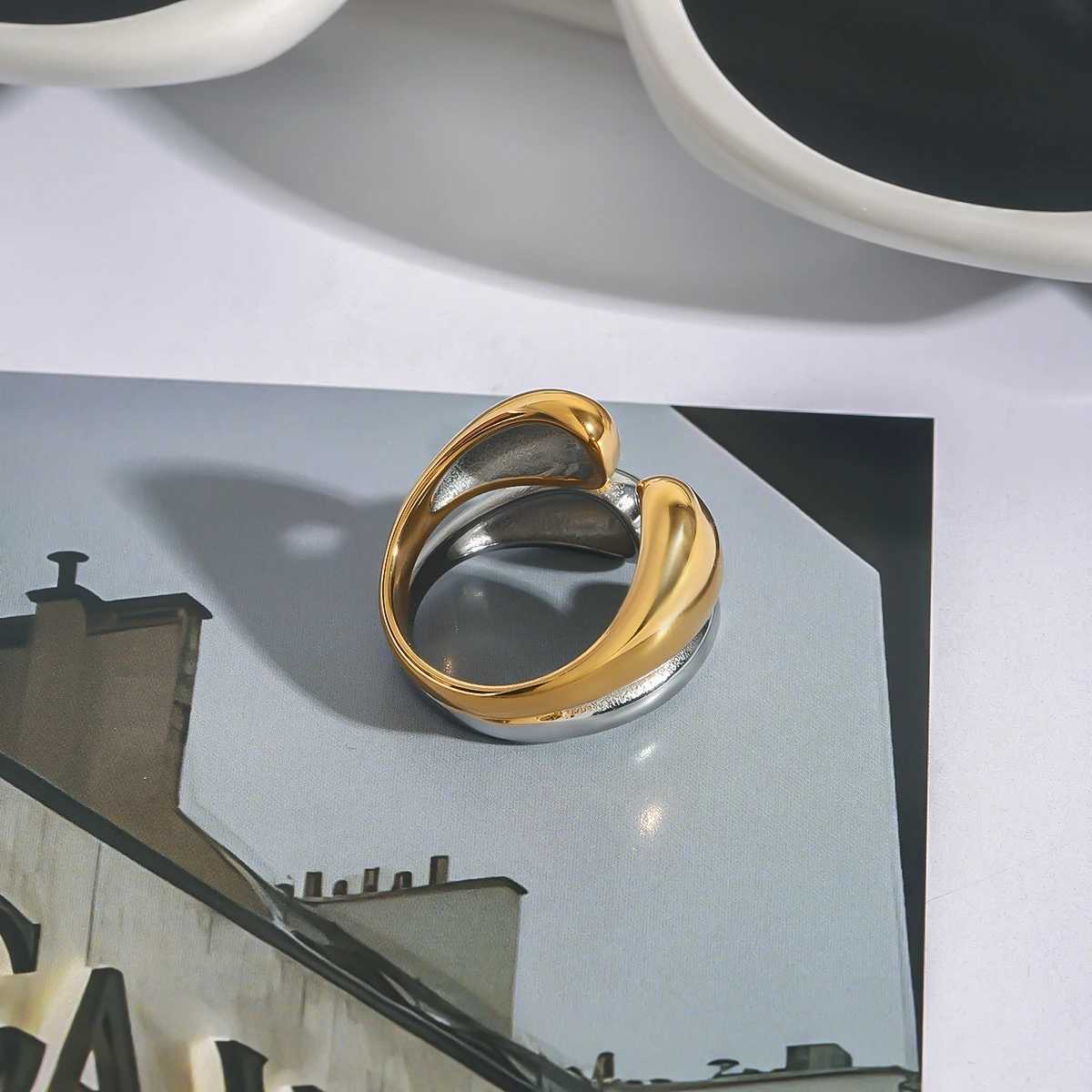 Uworld Fashion Statement Two Tone Ring 18k Gold Color Plated Stainless Steel Double layered Smooth Ring Stackable Ring Wens J X250220