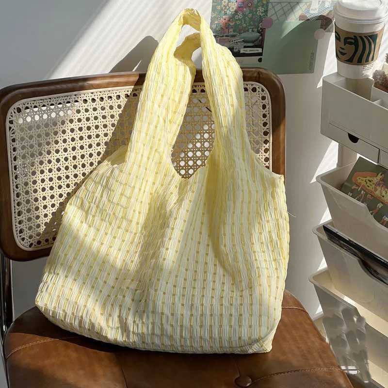 Ins Womens Casual Canvas Bag Hollow Grid Small Fresh Girls Tote Bag Large Capacity Outdoor Street Womens Shoulder Bag Z250219
