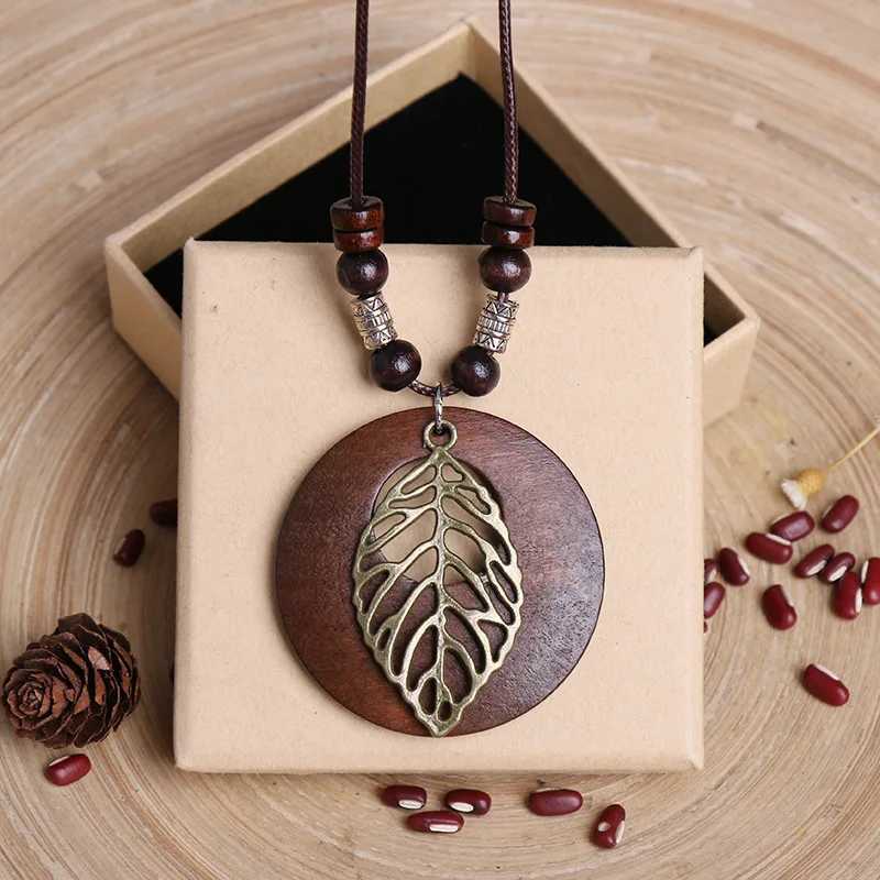 Vintage Cotton and Linen Accories Ethnic Wind Korean Wooden Bird Pendant Long Necklace for Women Men Sweater Chain JewelryXJ250219