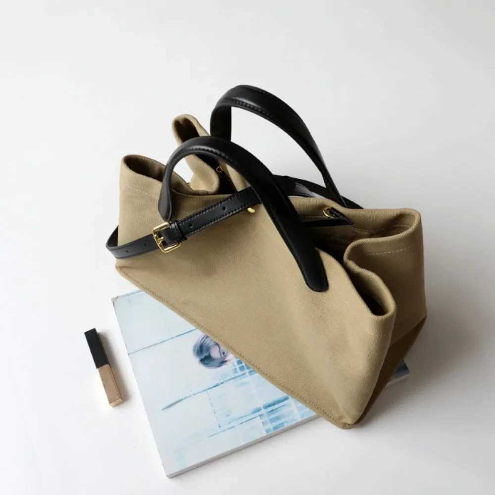 New Moda Simple Large Capacity Exposure Handbags Wen Off Casual Dermis Totes Minority Cmuter French Style Messenger Bags Z250220