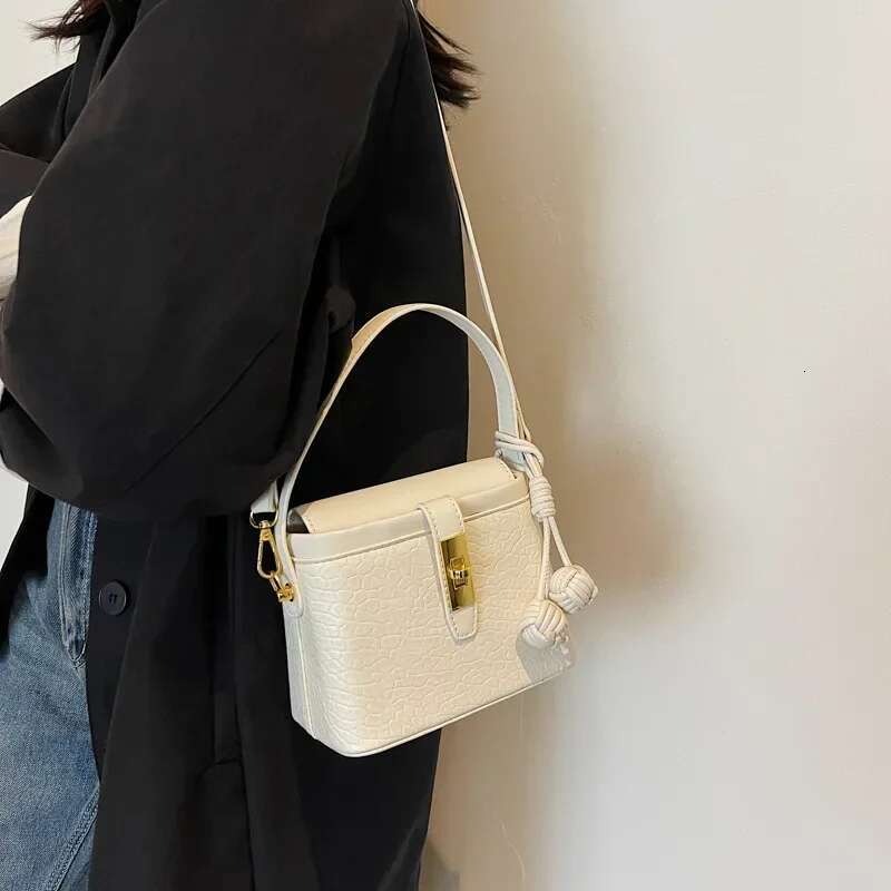 Fashionable And Casual New Leather Minimalist Japanese And Korean Style Single Shoulder Women's Single Shoulder Crossbody Bag