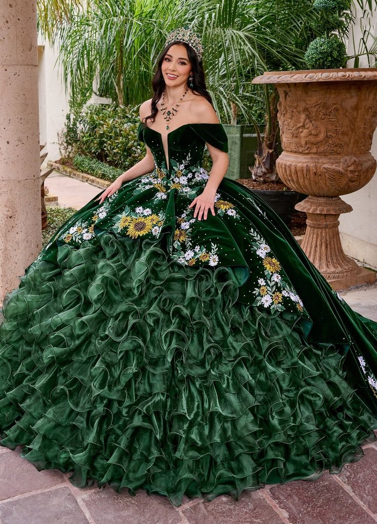 Floral Velvet Quinceanera Dress Embroidery Strapless Puffy Ball Gown Sweet 16 Dresses Ruffles Tiered Emerald Green Vestido De 15 Anos Birthday Party G