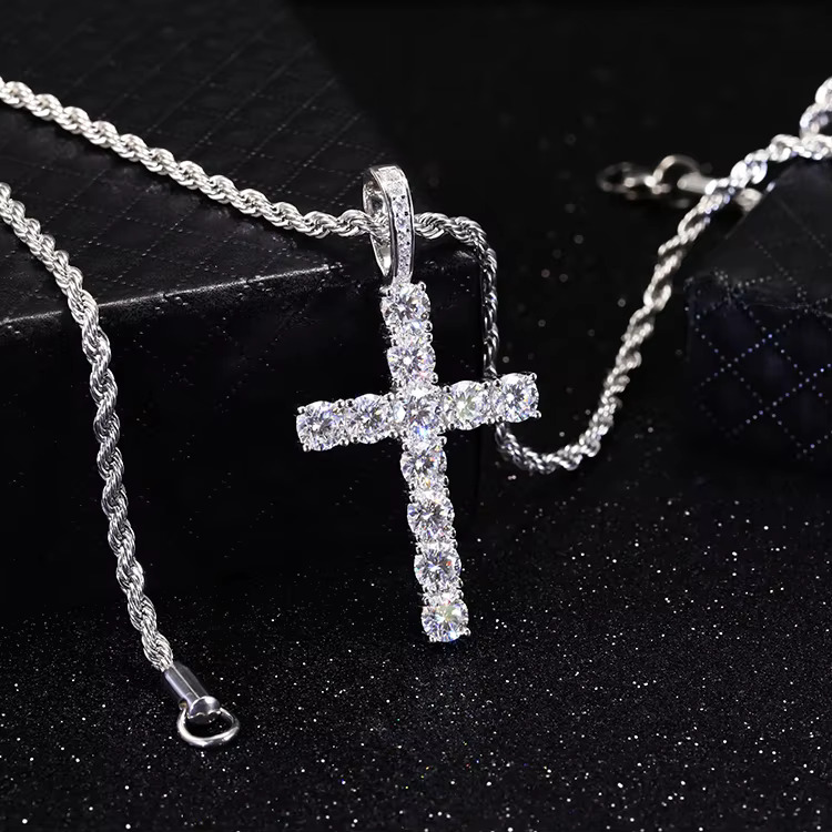 RTS Hip Hop Jewelry White Gold Plated Sier VVS Moissanite 2mm to 5mm Cross Pendants Wholesale Price