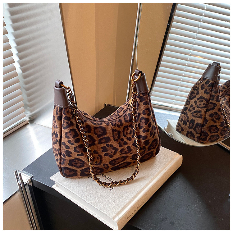 2025 new leopard print shoulder for women's commuting, high-end texture crossbody bag, niche and versatile chain armpit bag #swissmilitary