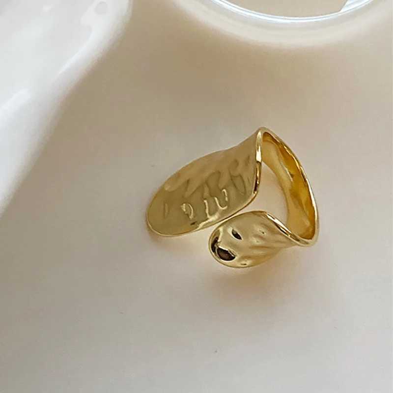 The new minimalist gold ring is a jewelry gift for the Wen couples new fashion retro punk Irregar Geely birthday party X250220