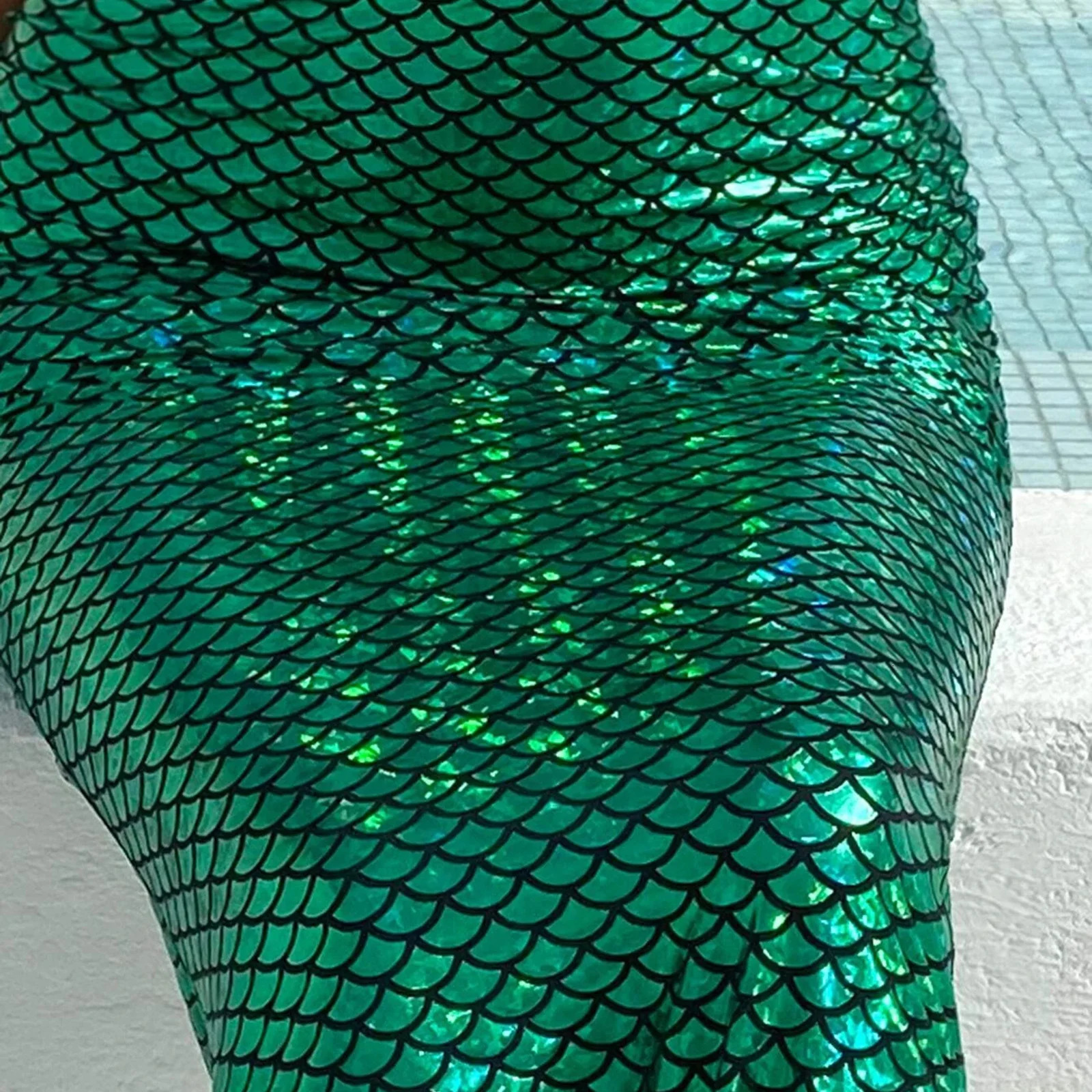 Womens mermaid tail skiing roleplaying costume with fish scale print high waist and buttocks fancy party shiny sequin long skirt 250220