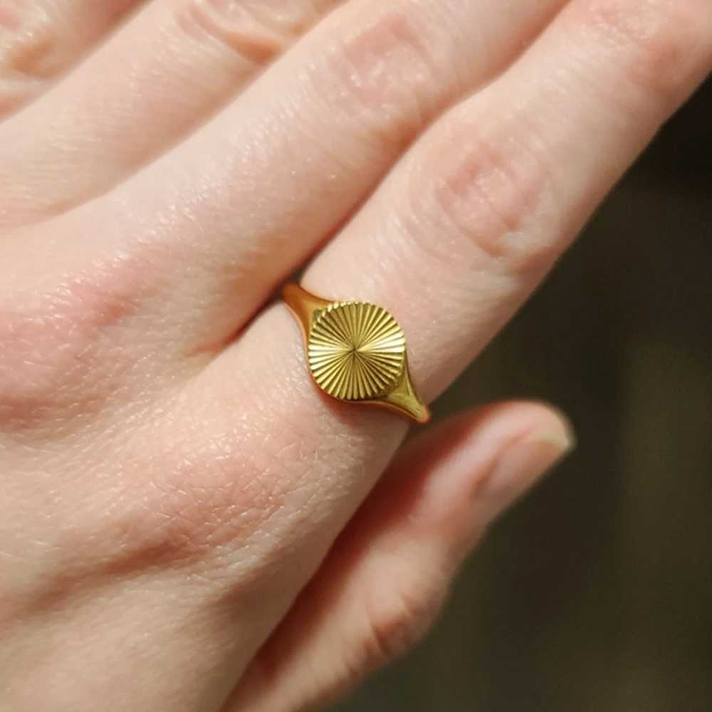 High Quality Wave Rings For Wen Minimalist Dainty Rays Texture Circle Ring Stainless Steel Signet Chunky De Ring X250220