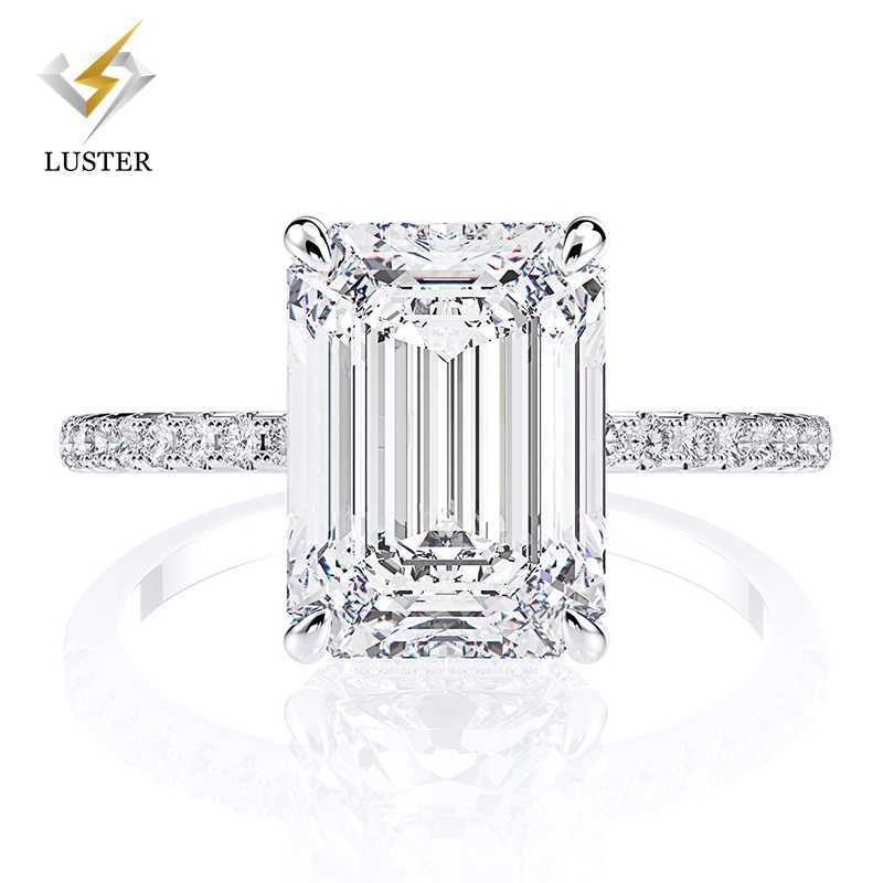 Luster Jewelry Luxury Design 18k Gold Engagement Wedding GRA Emerald Moissanite Diamond Ring for Women