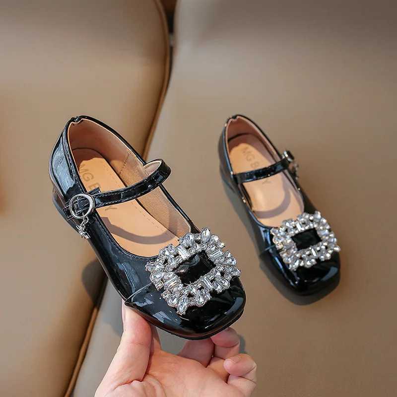 Girls leather shoes Princess Dress Shoes Baby Patent Brand Mary Jane Rhinestone Middle Heel Red Soft Sole Spring Fashion X250220