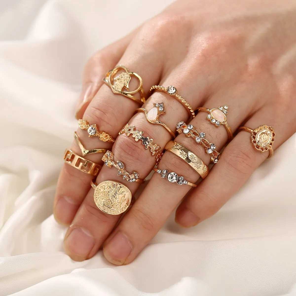 15 Retro Womens Jewelry Retro Gold Coin Cross Ring European and American Portrait Water Diamond Ring Set Wan X250220