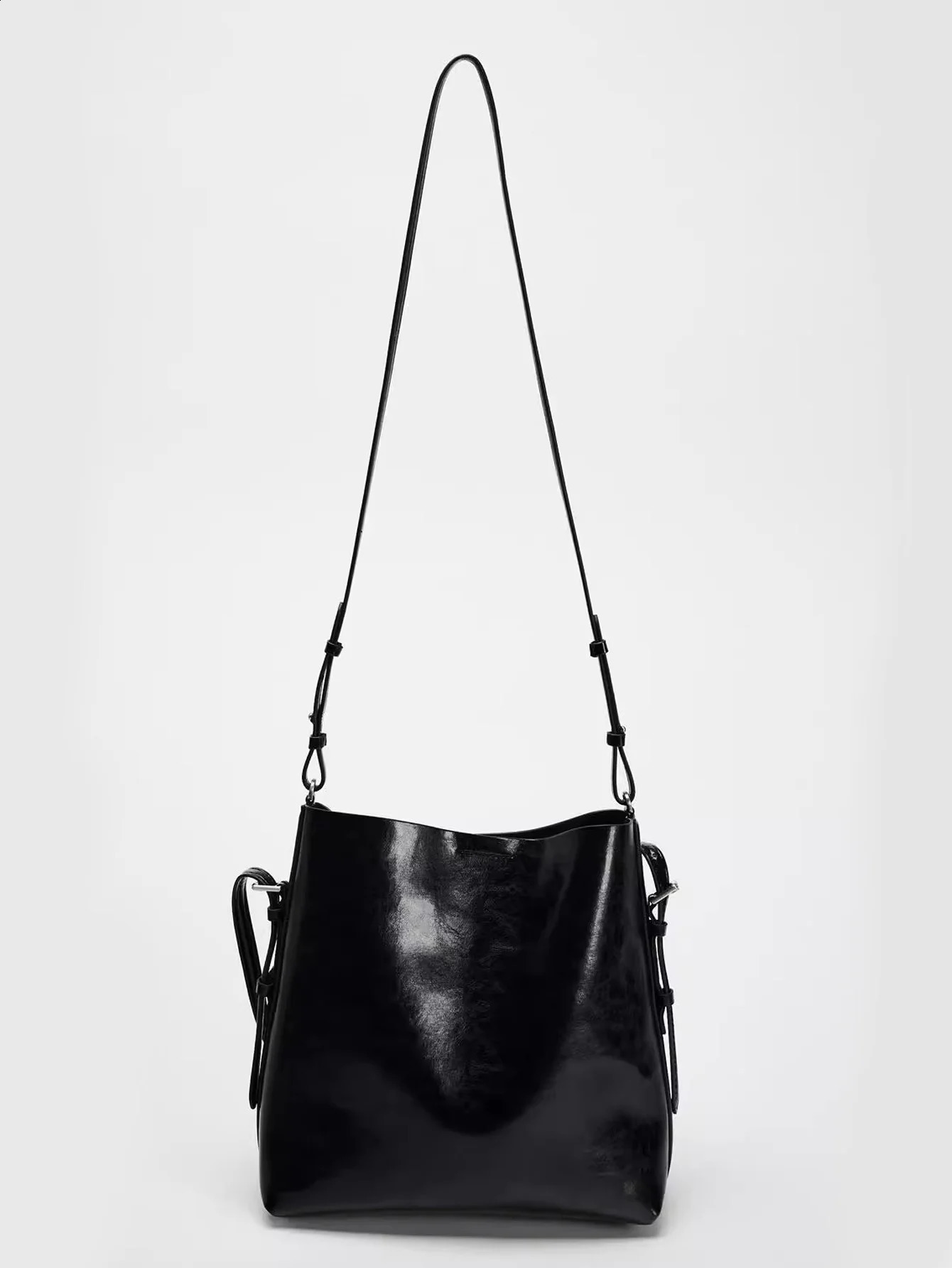 Fashionable and Simple Womens Bag Black Double Strap Single Shoulder Atmospheric Handheld Crossbody Bucket 250218