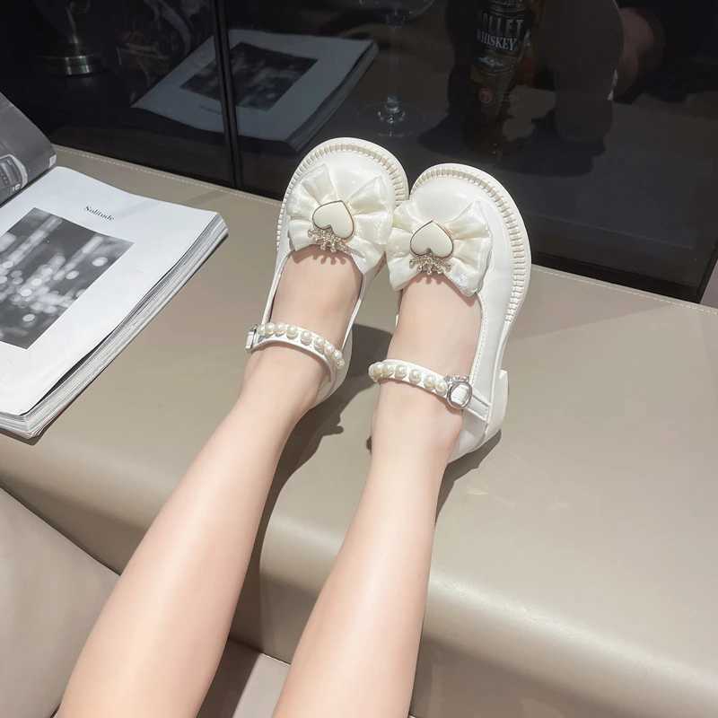 Elegant Girls Party Shoes Spring Autumn Kids Leather Shoe Sweet Love Crown Fashion Versatile Children Princess Shoes Hook Loop X250220