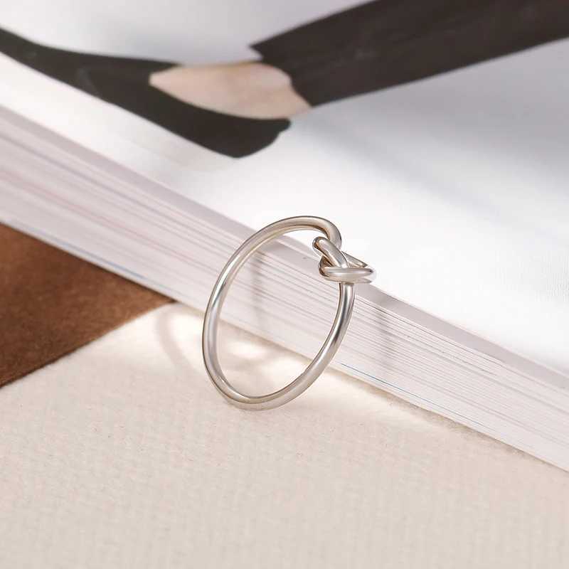 Simple Knot stainless steel ring suitable for warm girls gold silver rose gold French light luxury rings Elon unprinted jewelry gifts X250220