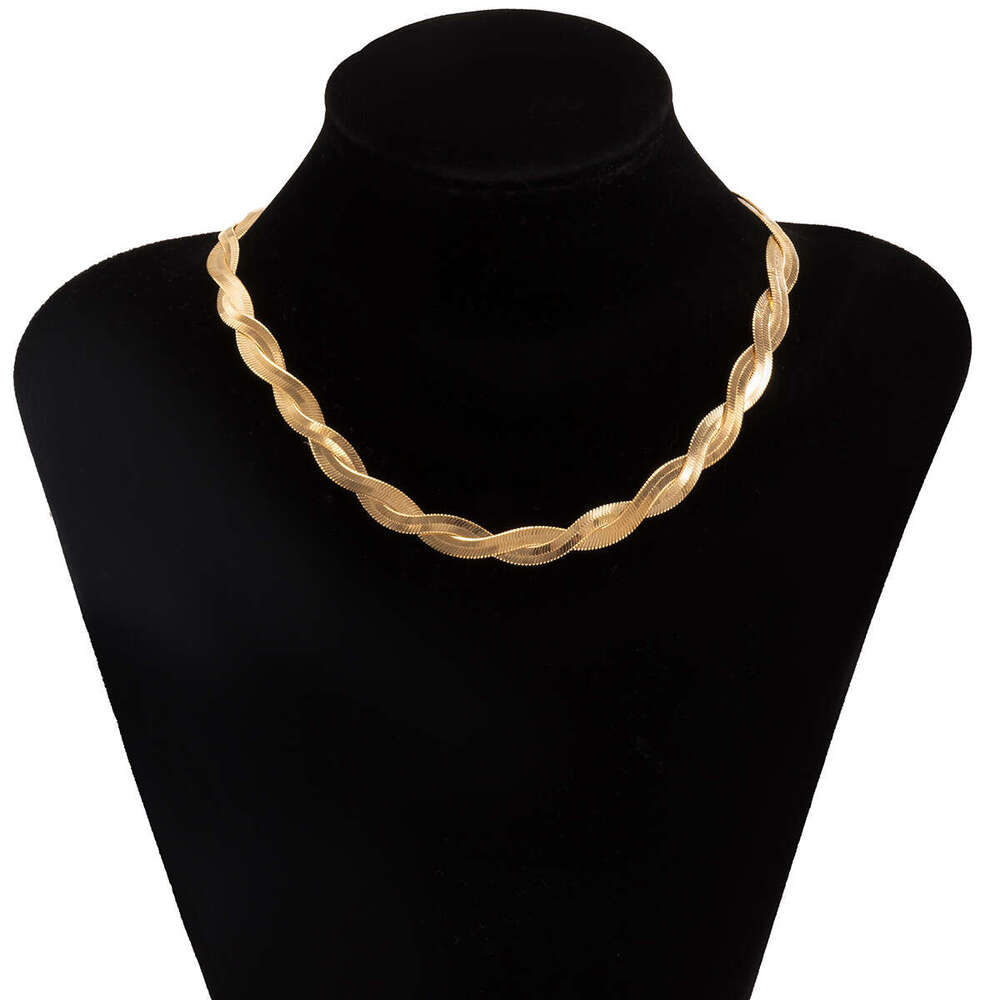 Cool sexy single layer winding snake bone with a simple and elegant woven metal necklace accessory