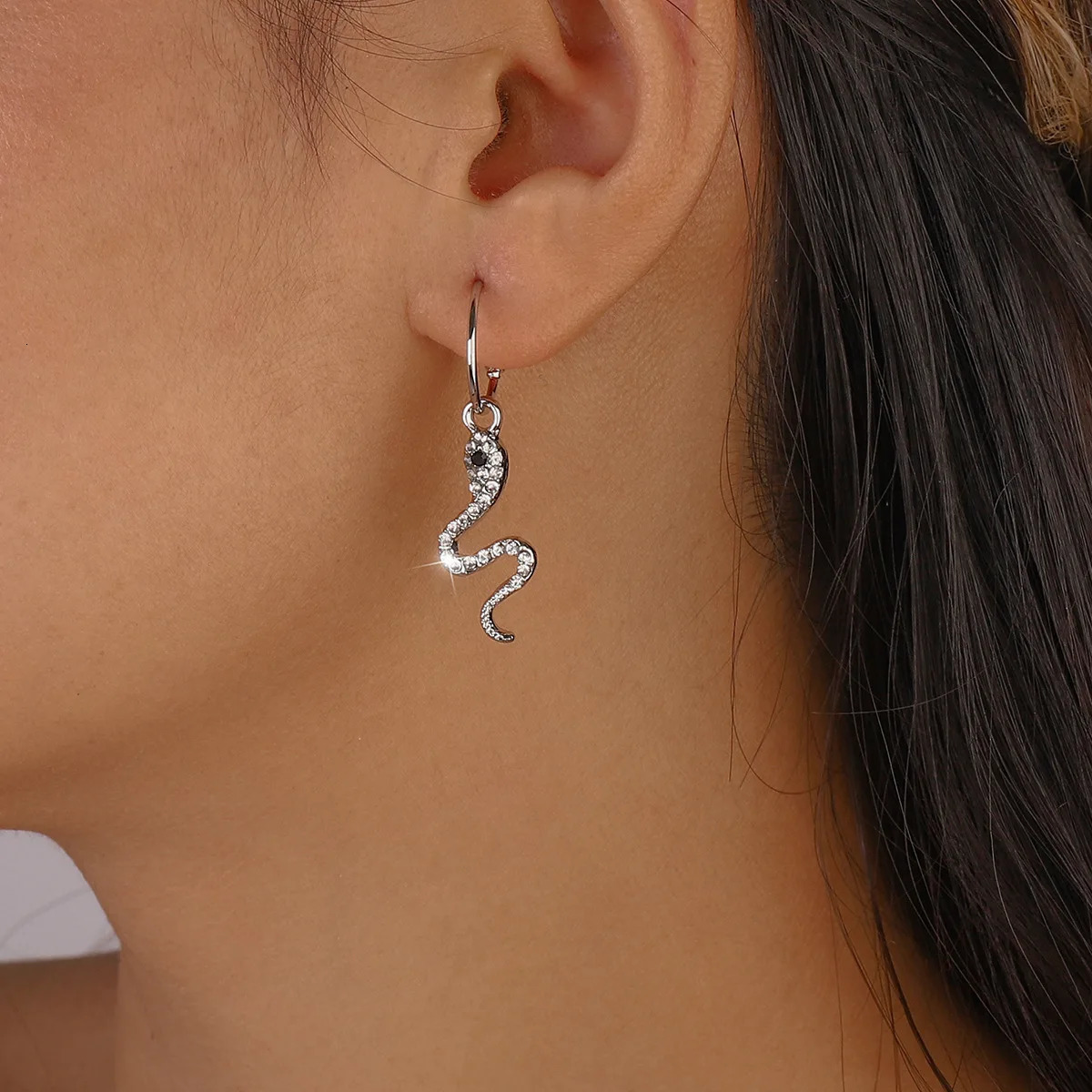 Exaggerated Micro embedded Serpentine Asymmetric Earrings Personalized Geometric Earrings 250220