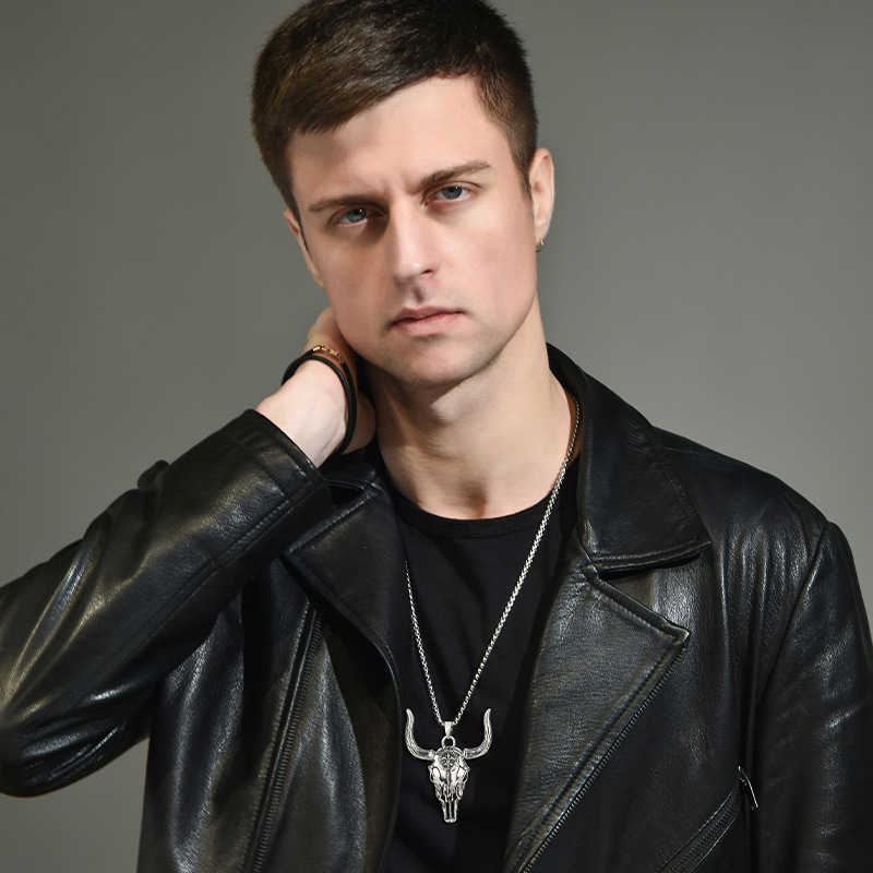 Pendant Necklaces Wild bull skull cool man titanium steel necklace mens domineering Street Western bull bone punk Pendant H25219