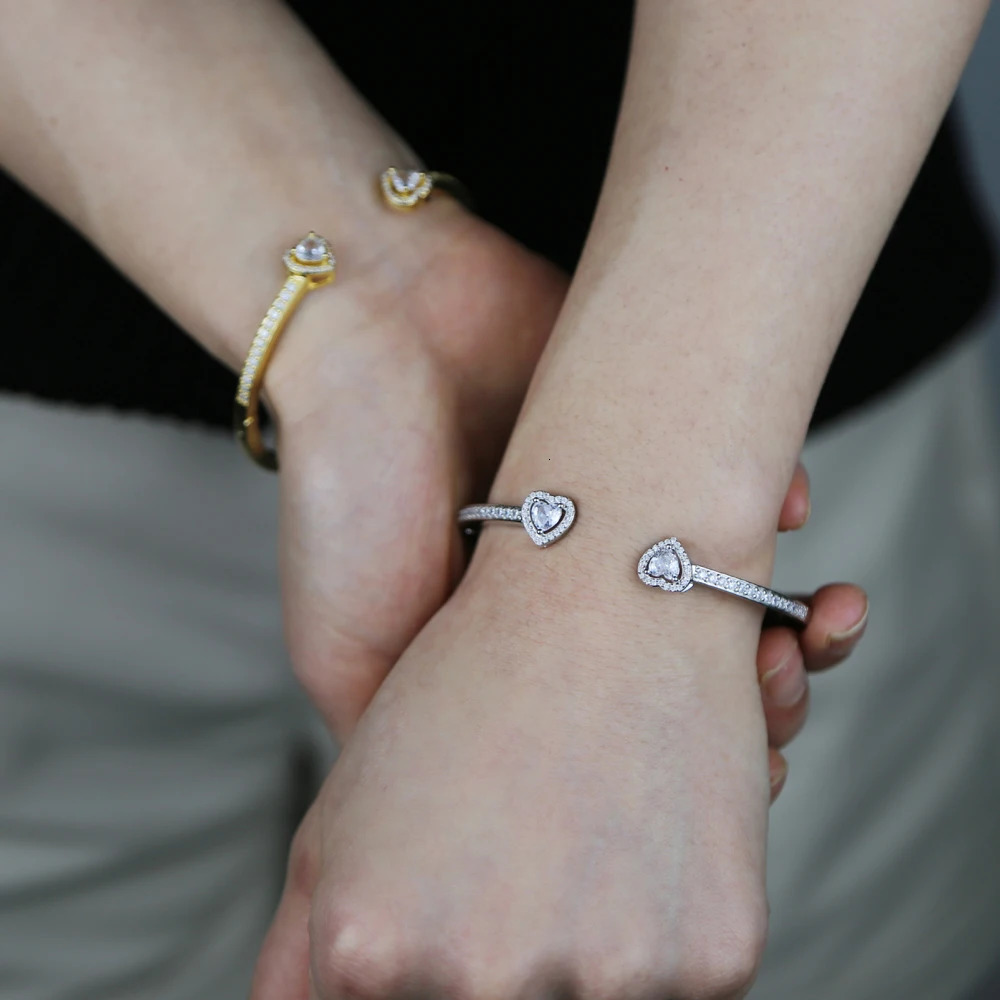 Iced Out Bling Opened Heart Charm Bracelet Gold Silver Color CZ Hearts Bangle For Women y Jewelry 250213