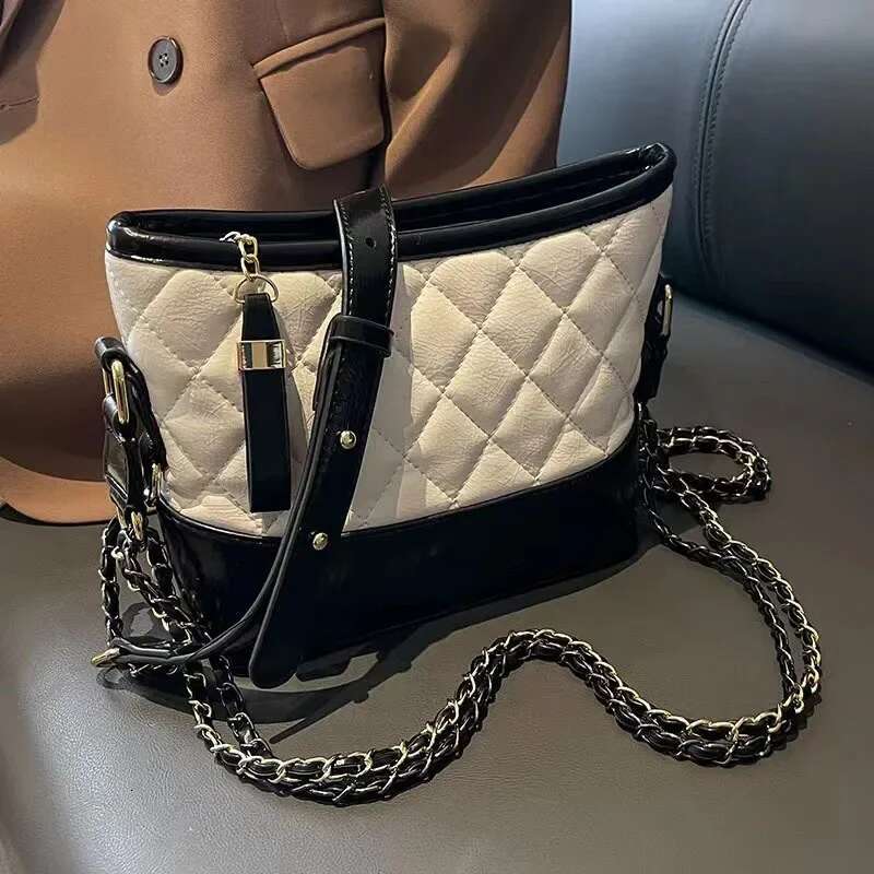 2023 New Cf Genuine Leather Tweed Style Crossbody Versatile Women's Shoulder Bag Fashionable Handbag Chain