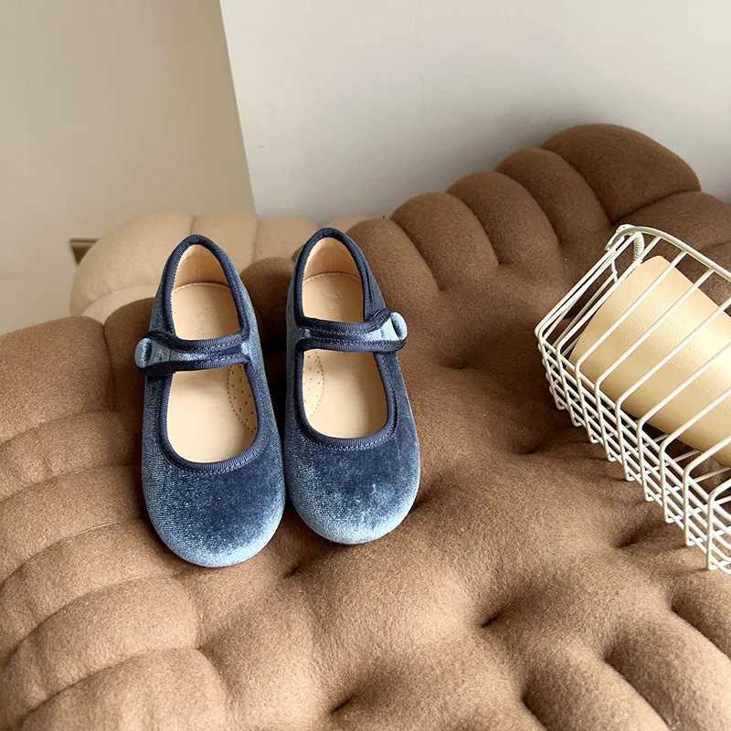 2024 new girl princess shoes sweet velvet wrapped foreign style solid color all matching single shoes baby small cloth shoes X250220