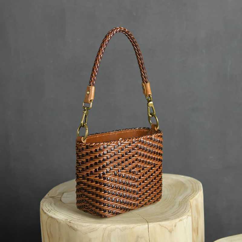 Autumn and winter new womens horizontal bag Japanese small square bag handmade woven personalized womens bag Z250219
