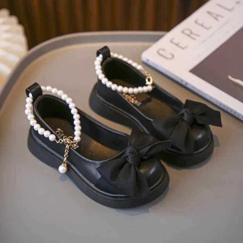 Childrens Fashionable Black Leather Shoes with Pearl Chain Bow Cute Girl Mary Janes 2023 New Kids Versatile Wedding Party Shoes X250220