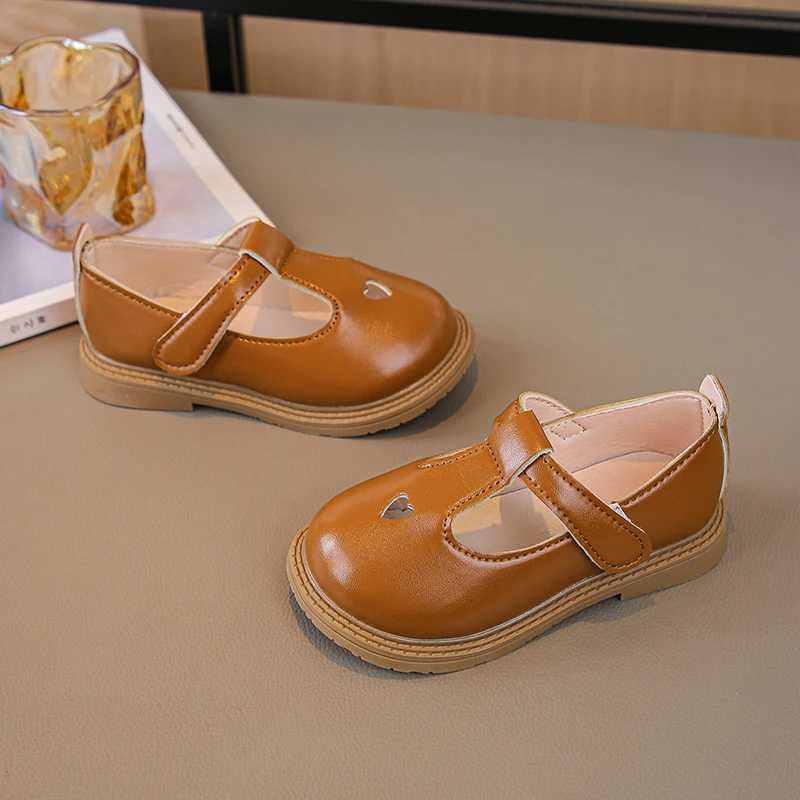 Girls Princess Leather Shoes Toddlers Baby Kids Flats T-strap Cut-outs with Heart Hollow Cute Sweet Soft 2024 Spring Autumn New X250220