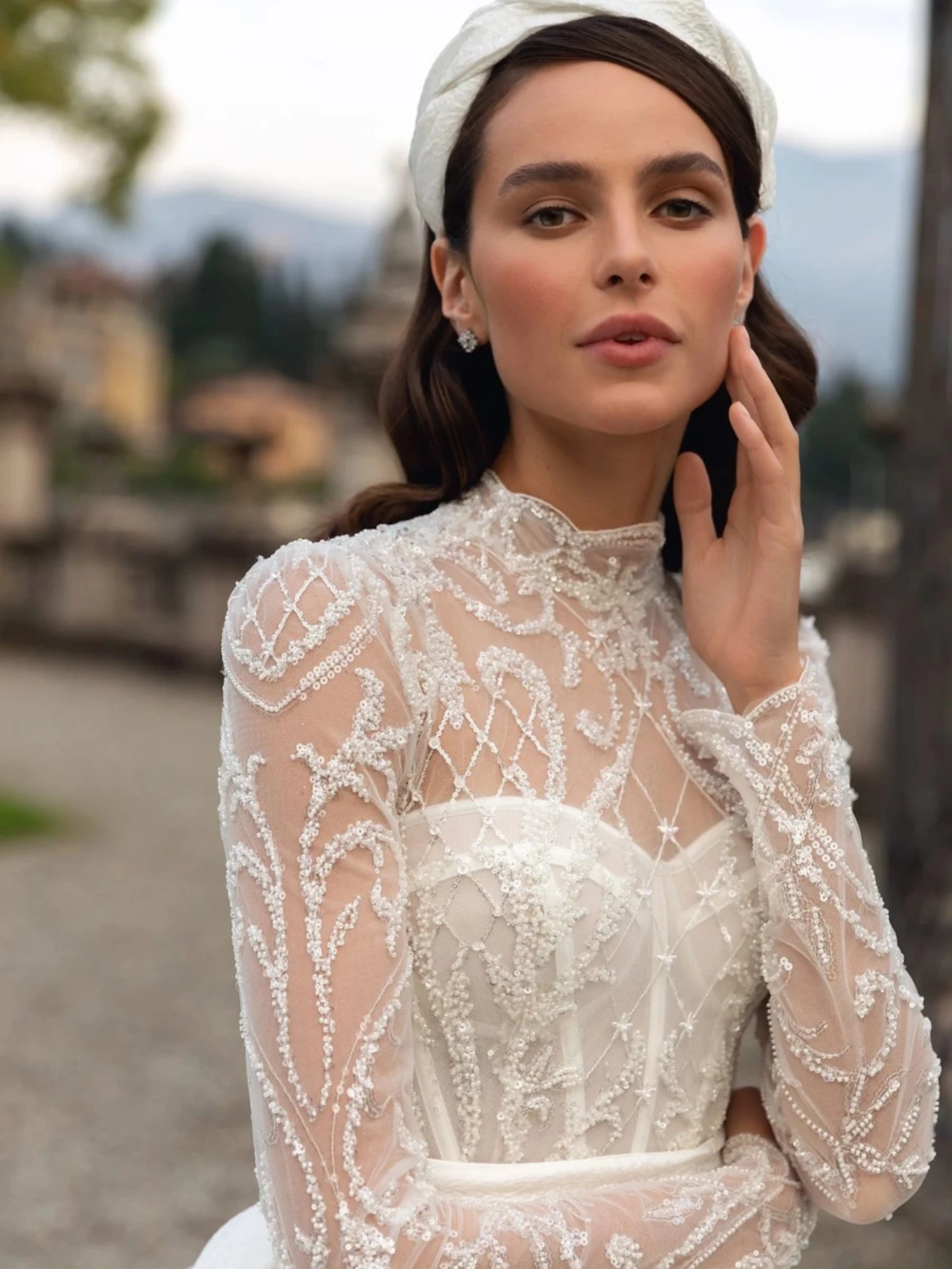 Elegant A e Women Wedding High Collar Long Sleeves Bridal Gowns Appliques Sequins Sweep Train Dress Custom Made vestidos de novia