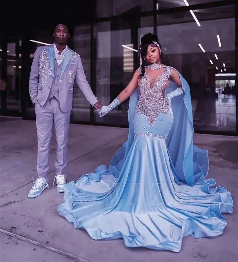 Blue Veet Long Prom Dresses 2025 Black Girls Bead Rhies With Cape Formal Evening Party Birthday Gown Graduation 0220