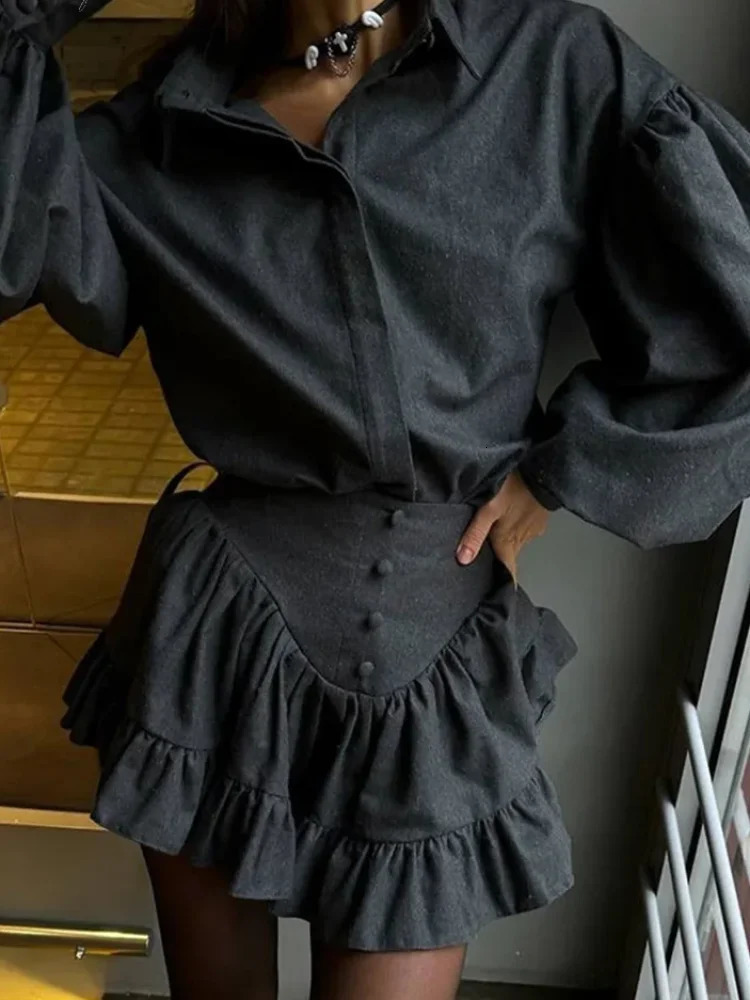 Dark gray casual shirt mini skiing set for women spring and summer with a collar and plain weave shirt complete skiing set for womens fashion set 2502