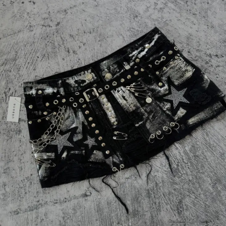 Y2k Gothic Shorts Vintage Women Hole Rivet Rhinestones Hip Hop Emo Girl Tassels Anime Pants Sexy Summer Denim Mini Shorts 250219