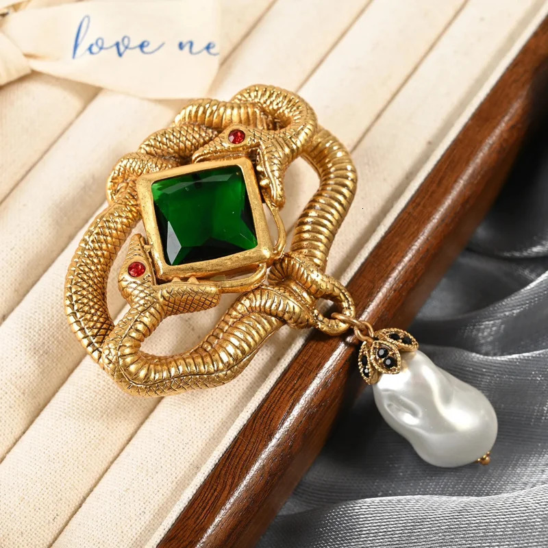 European and American fashion trend Double headed Spirit snake Pearl brooch for women 250220