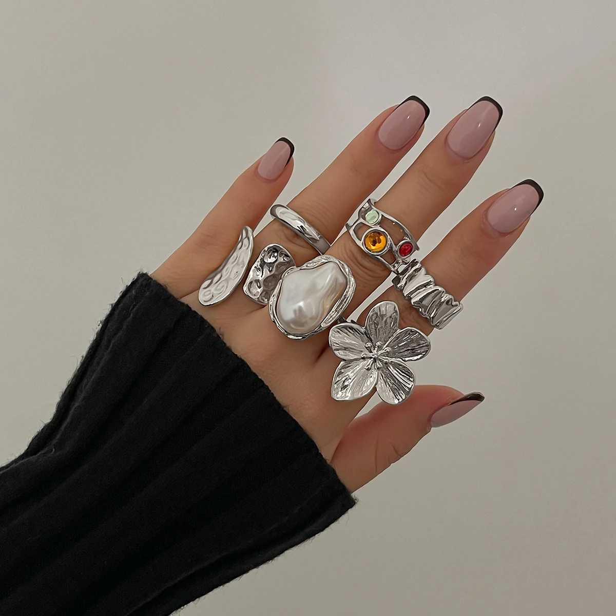 United Kingdom 2025 New Irregar Exaggerated Metal Flower Open Rings Wen Elegant Baroque Imitation Pearl Ring Jewelry Accessories X250220