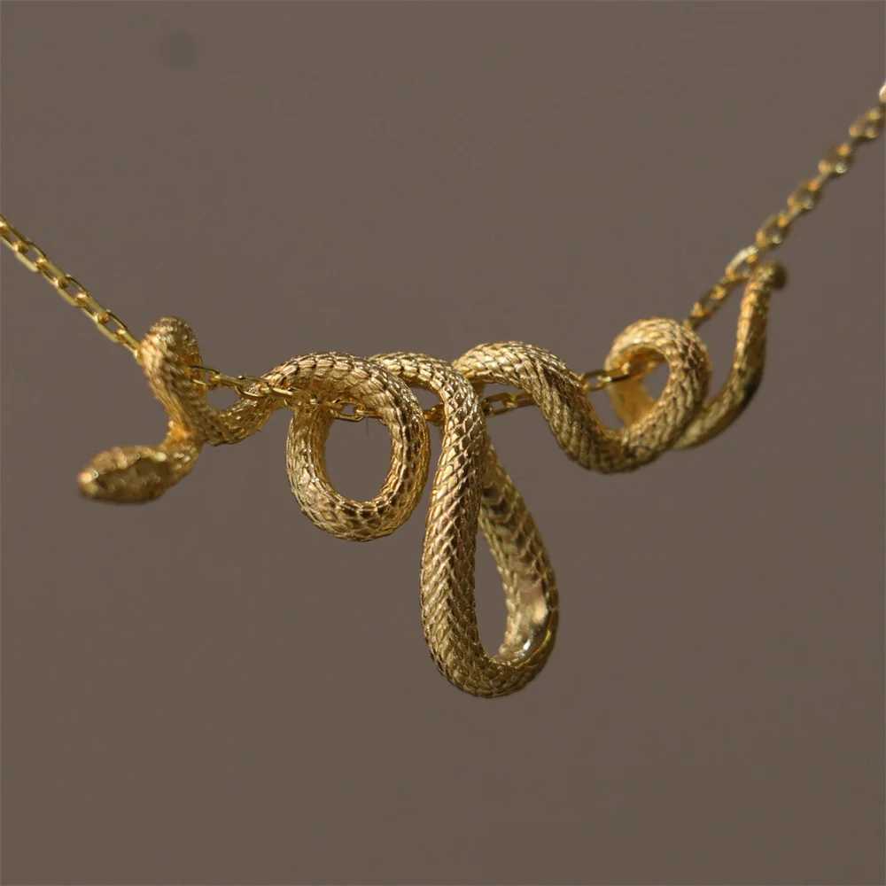 Punk Originality Snake Pendant Necklace Winding Silver Color Unique Men Women Hiphop Neck Jewelry Statement Snake Choker GiftsXJ250219