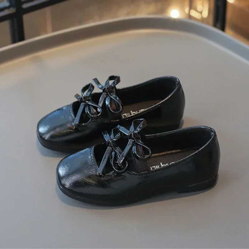 Elegant girl princess shoes new childrens leather boots spring and autumn childrens fashion leather boots black ballet shoes solid color bow X250220