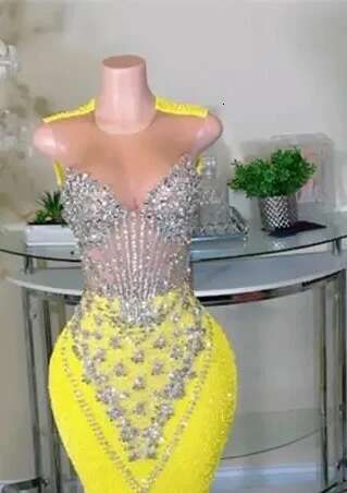 Sparkly Yellow Sequin Long Prom Dresses Black Girls 2025 Bead Dia Mermaid Sheer Neck Formal Evening Party Gala Gowns