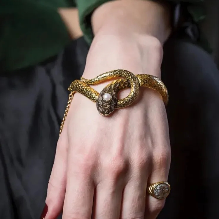 Medieval Cleopatra Pet Spirit Snake Bracelet Vintage High Appearance Temperature Bracelet High Sensation Bracelet 250220