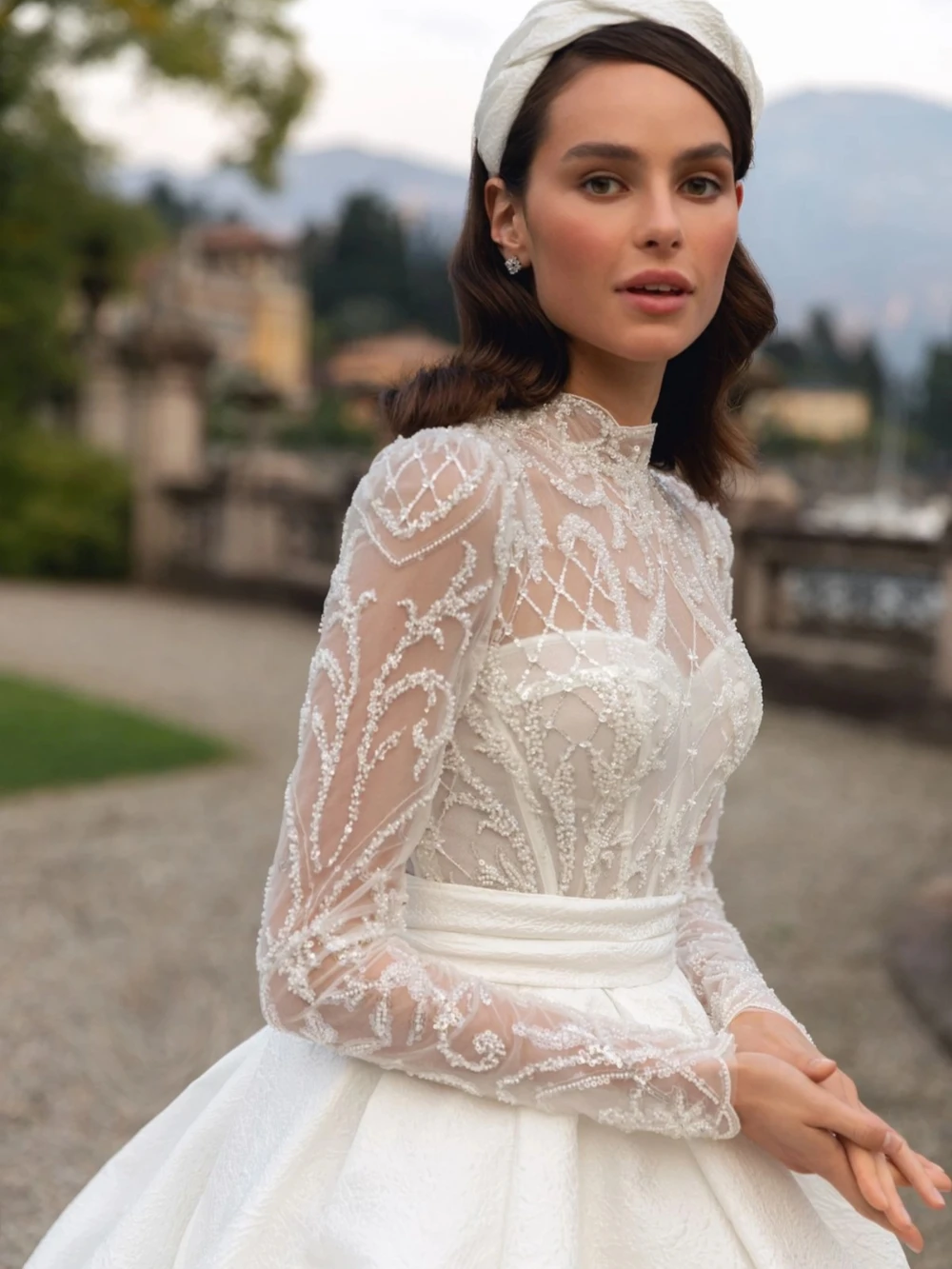 Elegant A e Women Wedding High Collar Long Sleeves Bridal Gowns Appliques Sequins Sweep Train Dress Custom Made vestidos de novia