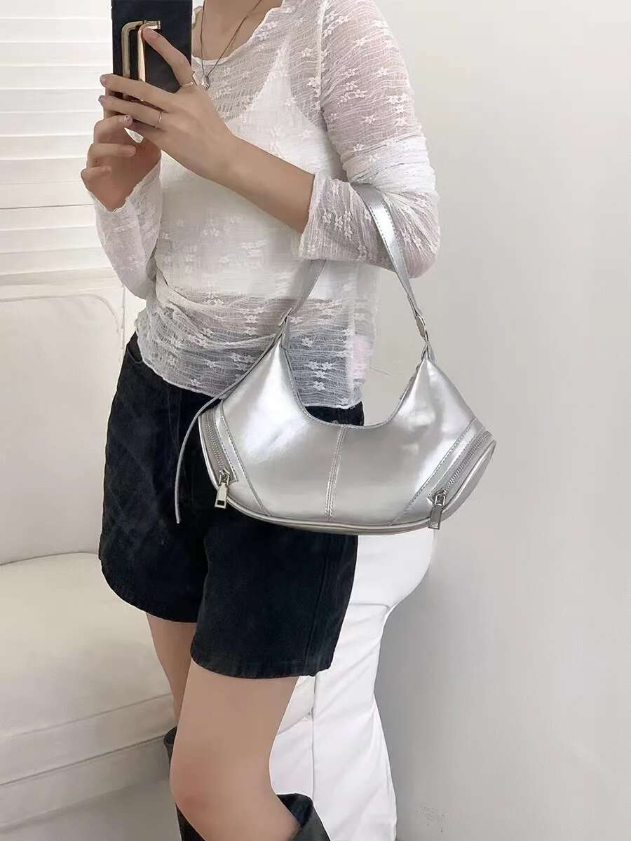Korean Niche Design Retro Pillow Bag, Personalized Trendy Zipper Pocket Motorcycle Casual And Simple Armpit Bag