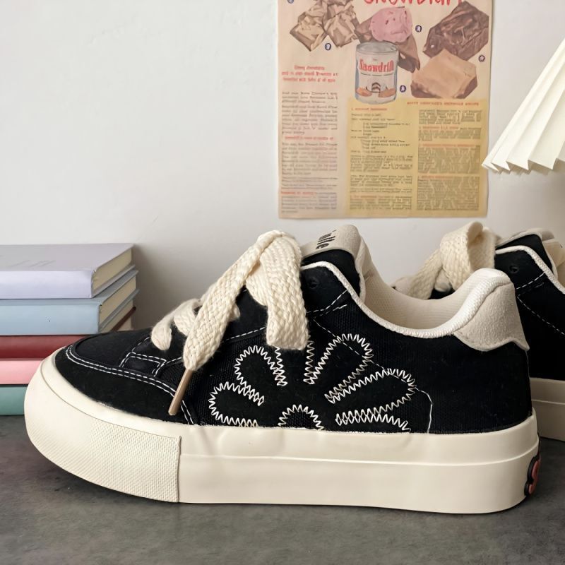 Canvas Women's Designer Shoes Multifunctional Embroidered Casual Flat Shoes Black Breathable Women's Spring And Autumn Single Shoes Fashiona
