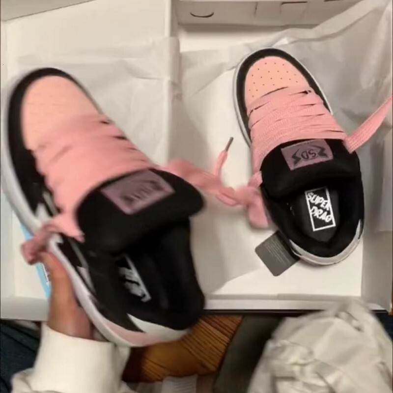 New Personalized Lightning Black Pink Women's Designer Bread Shoes Breathable Multifunctional Sports Shoes Student Casual Niche Height Increasing